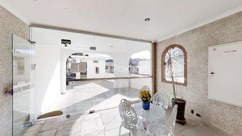Image 19 - 931056